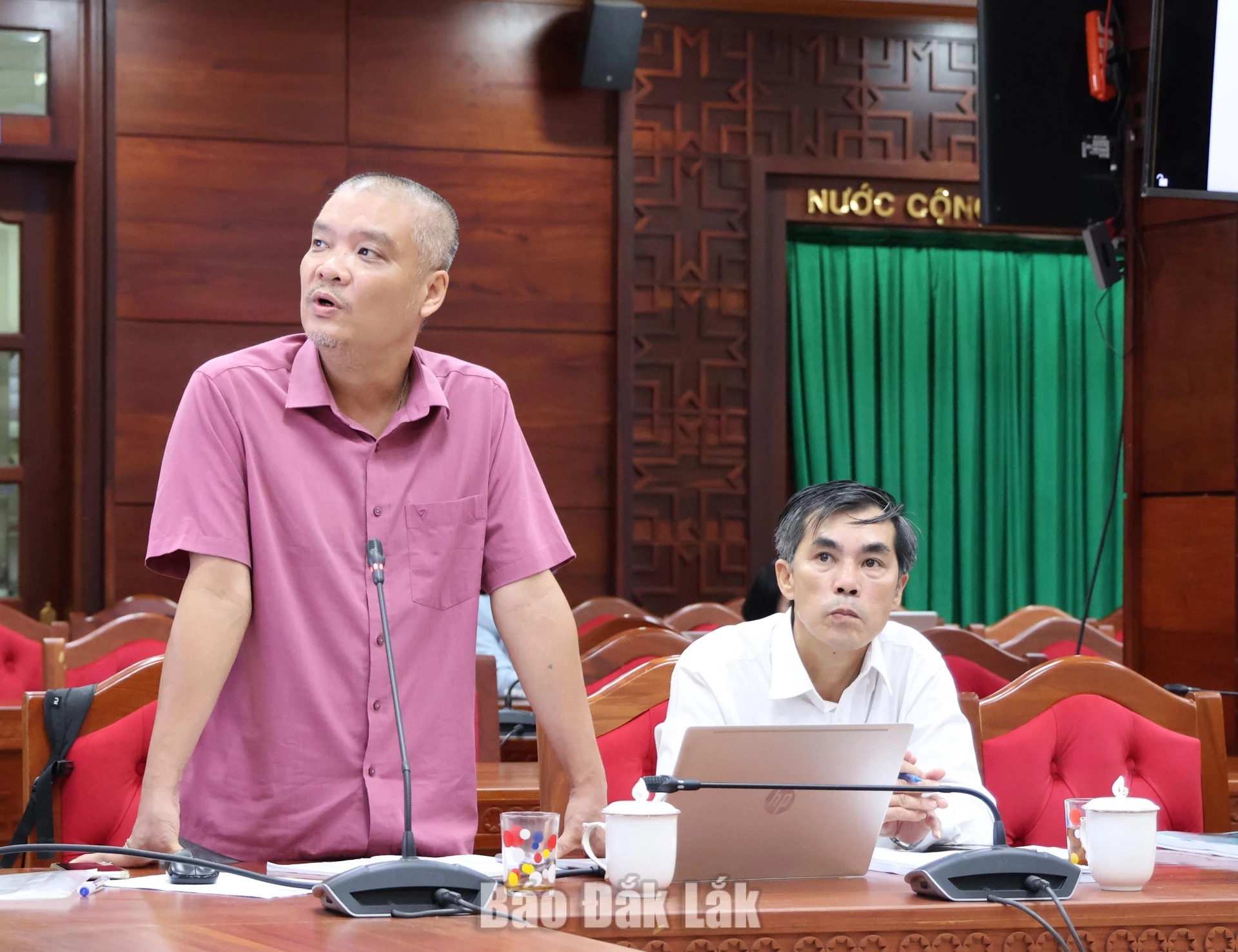 Đại diện đơn vị tư vấn trình bày dự thảo Đề án phát triển du lịch tỉnh Đắk Lắk giai đoạn 2026 - 2030, tầm nhìn đến năm 2050.