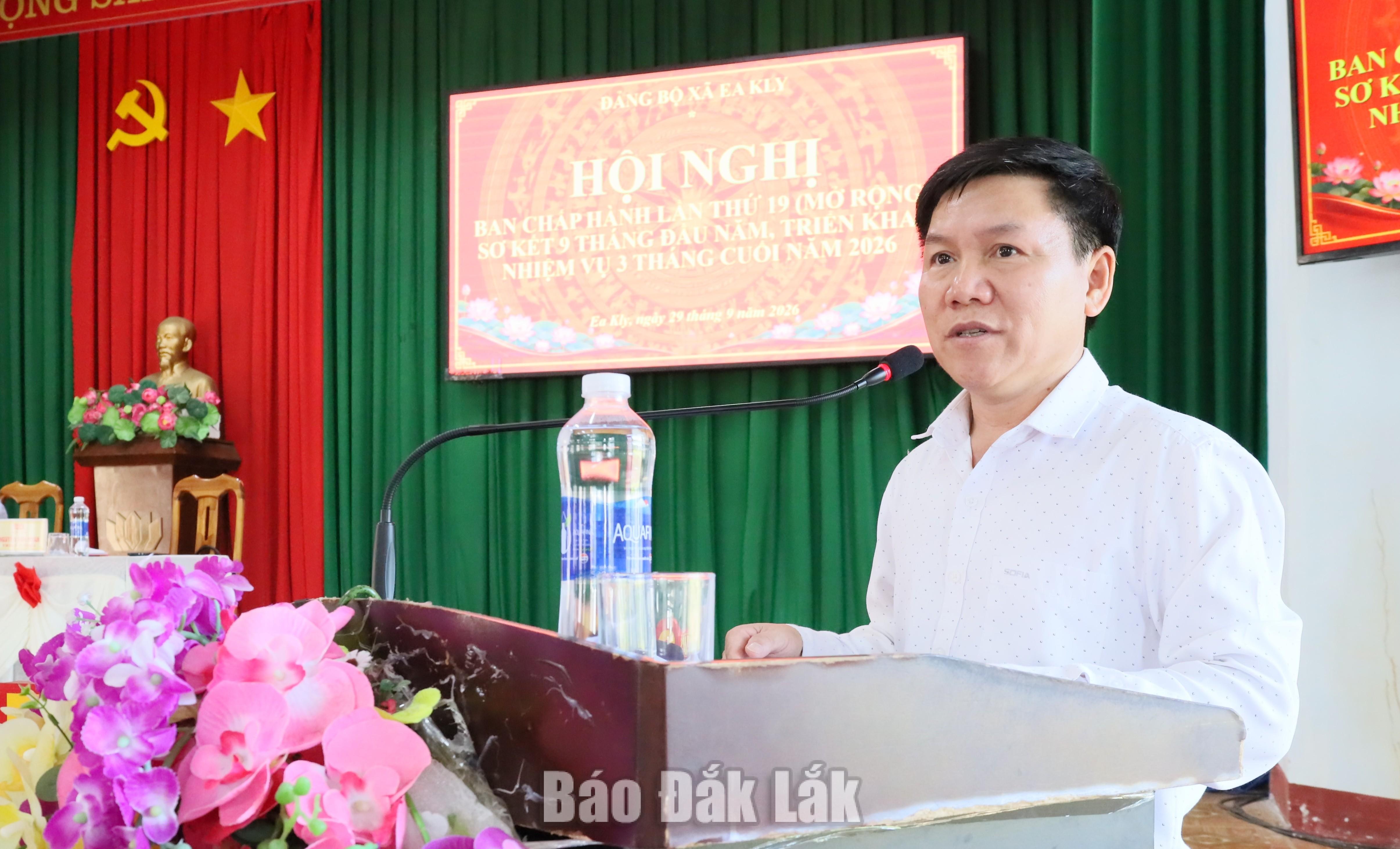 Đồng chí Nguyễn Văn Hoan, Bí thư Đảng ủy, Chủ tịch HĐND xã phát biểu chỉ đạo hội nghị.