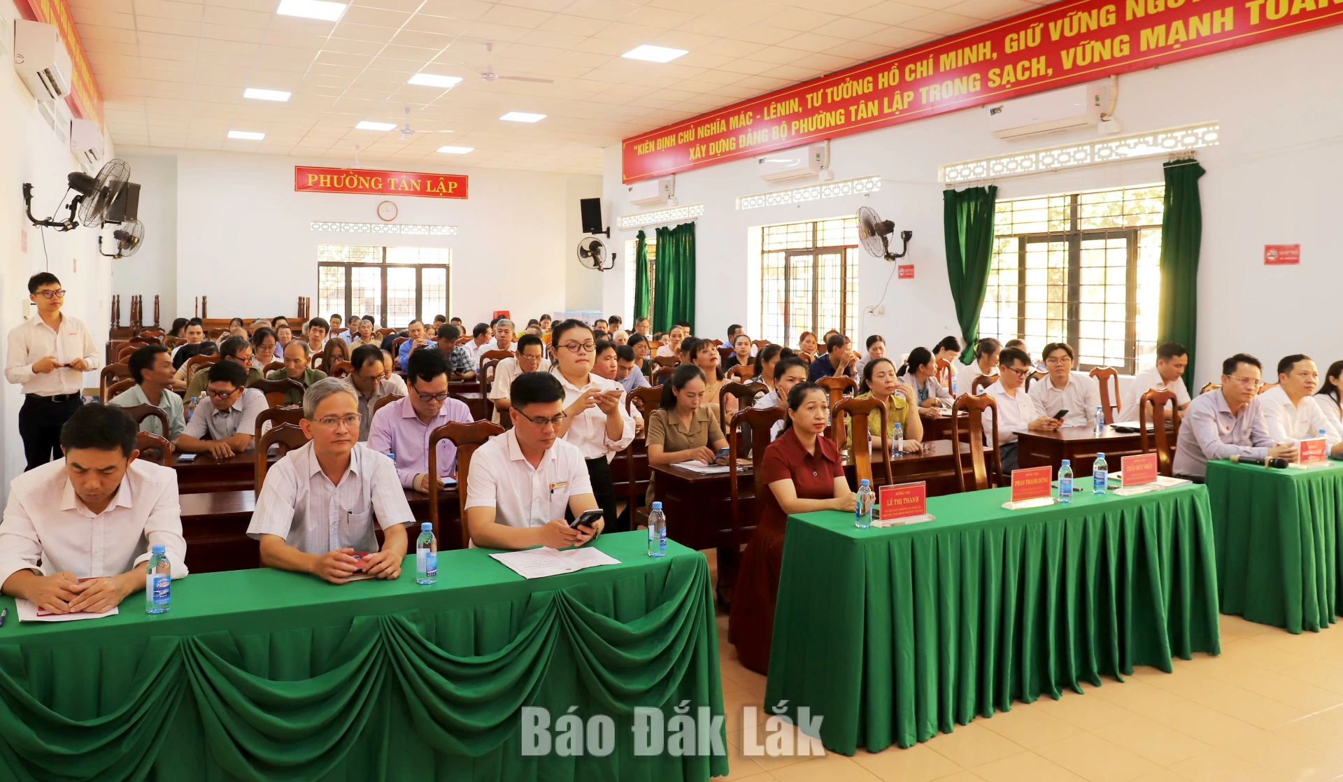 Quang cảnh Lễ ký kết giữa UBND phường Tân Lập và Viettel Đắk Lắk