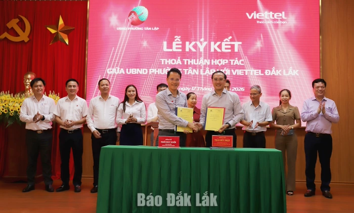 Phường Tân Lập và Viettel Đắk Lắk ký kết hợp tác chuyển đổi số