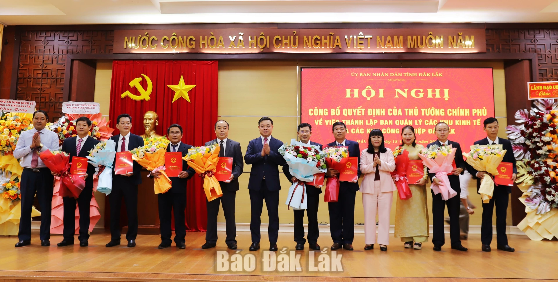Công bố quyết định