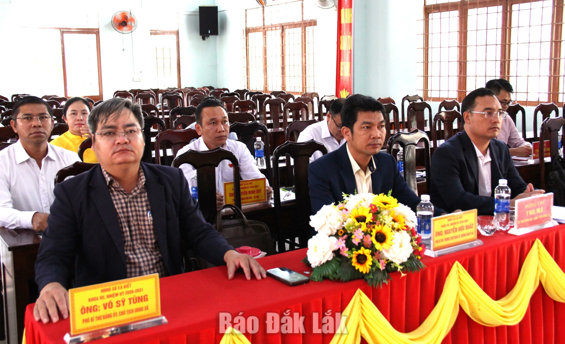 Đại biểu HĐND xã Ea Kiết khóa VII, nhiệm kỳ 2026 - 2031 tham dự phiên họp chuyên đề.