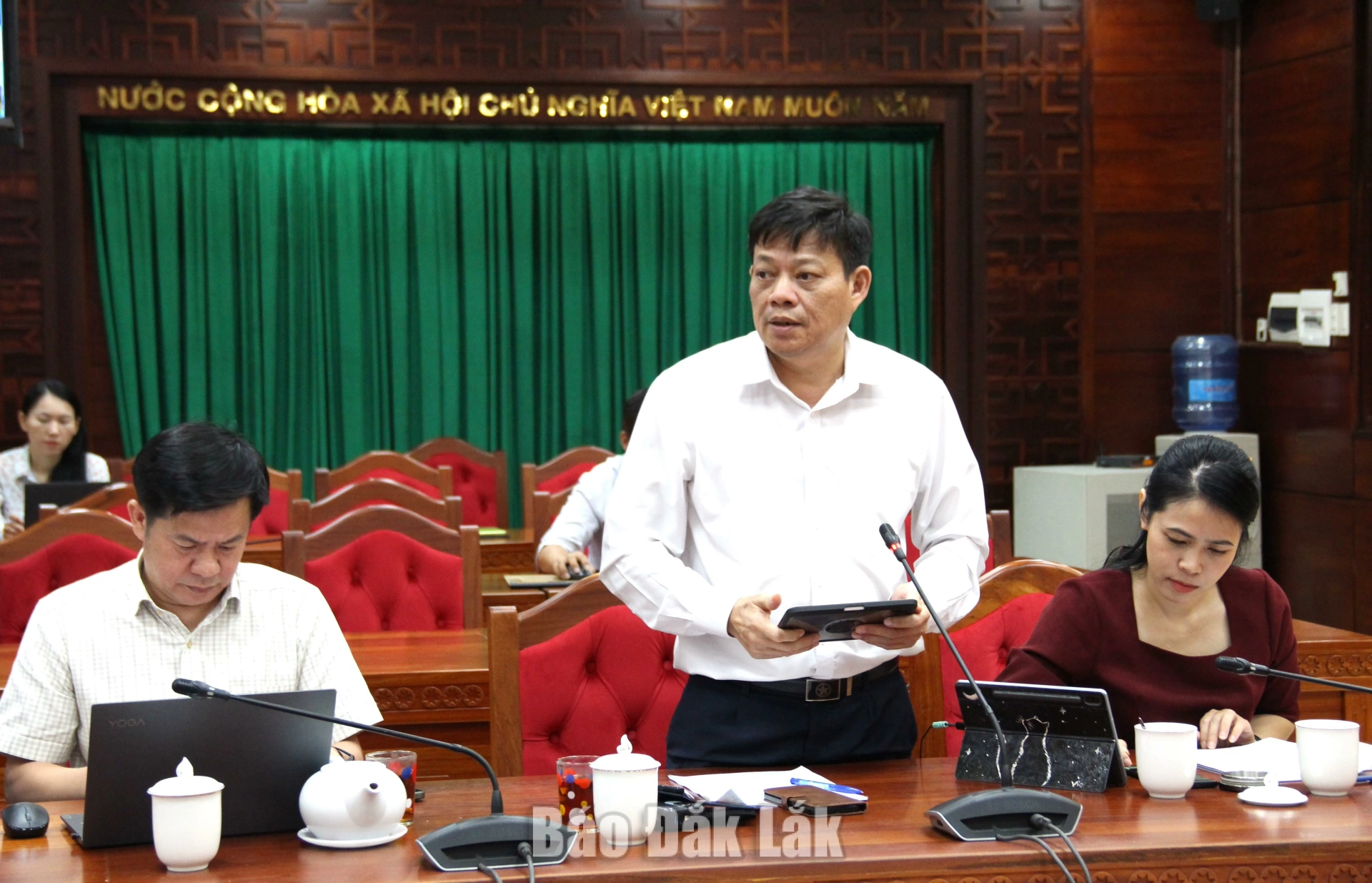 Phó Giám đốc báo cáo công tác 