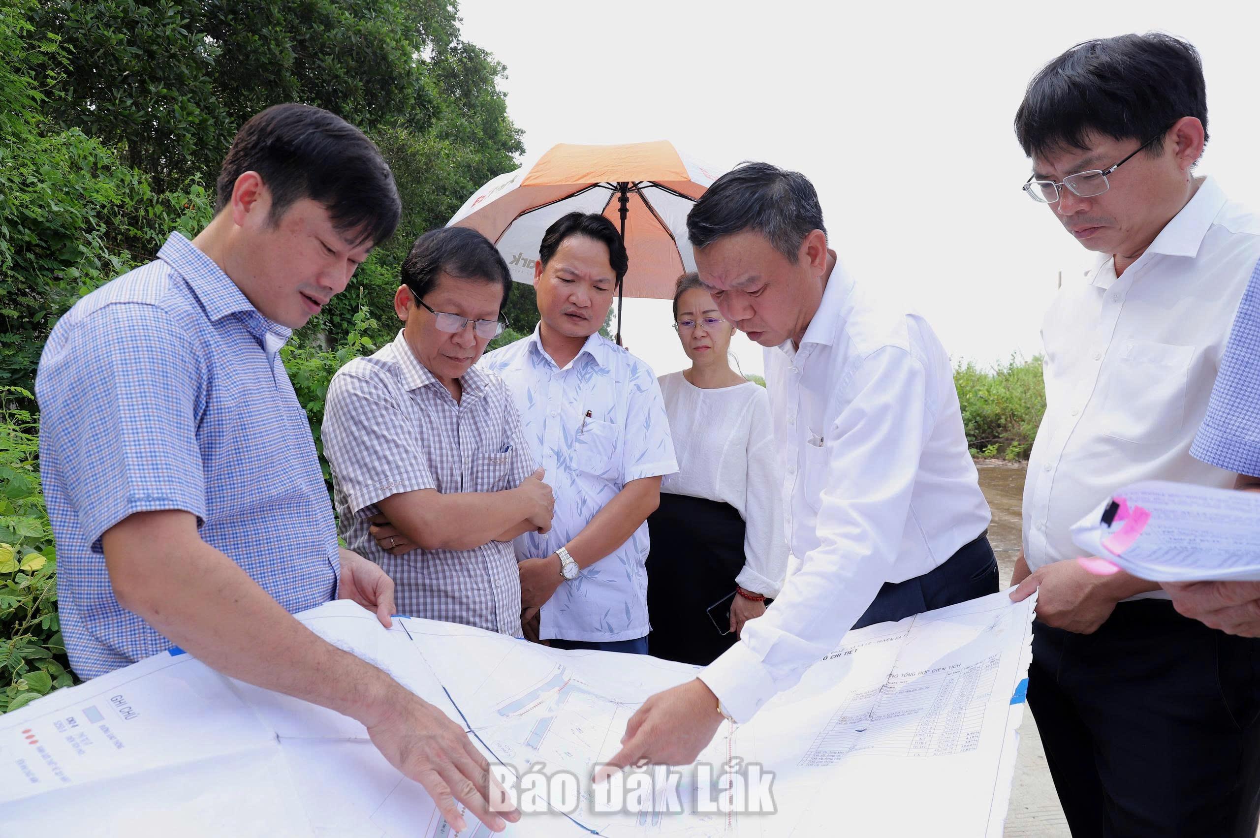 Phó chur tịch UBND tỉnh cùng đoàn công tác kiểm tra Cumj công nghiệp Ea Lê