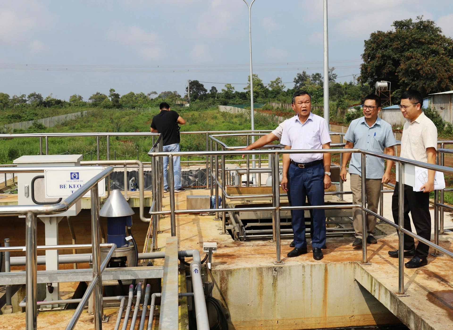 Phó Chủ tịch UBND tỉnh Đào Mỹ kiểm tra hệ thống xử lý nước thảo tập trung tại cụm công nghiệp