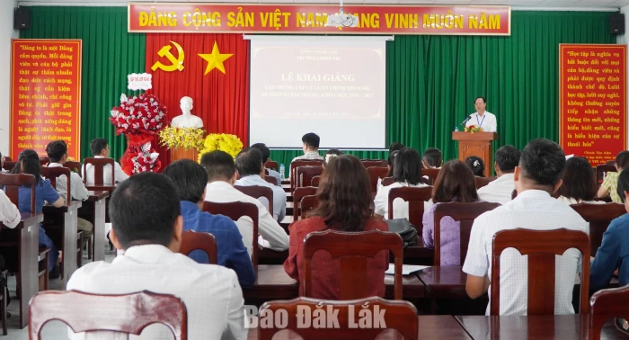 Khai giảng lớp Trung cấp lý luận chính trị K34D