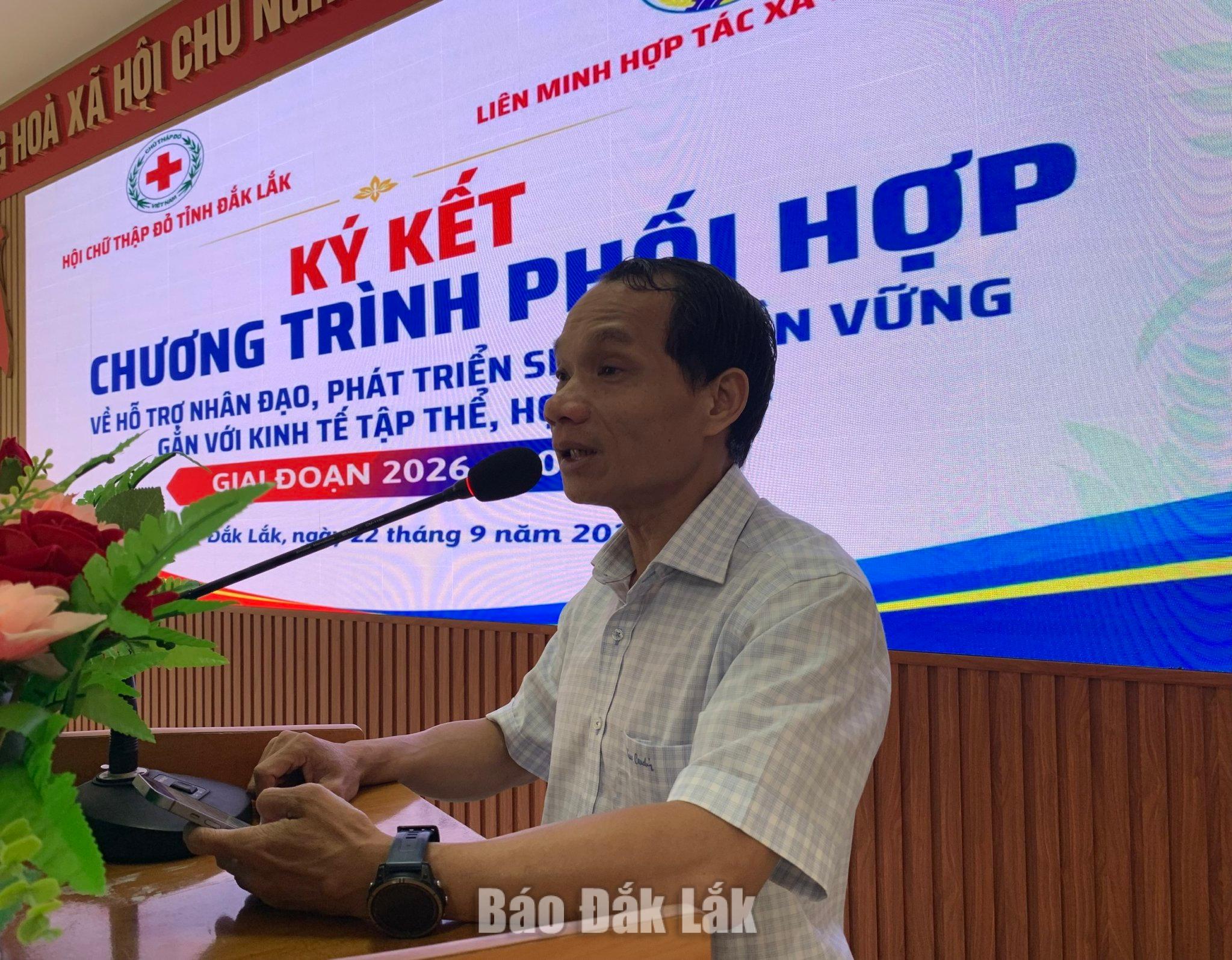 Chủ tịch Liên minh Hợp tác xã tỉnh Lê Văn Dần phát biểu tại lễ ký kết.