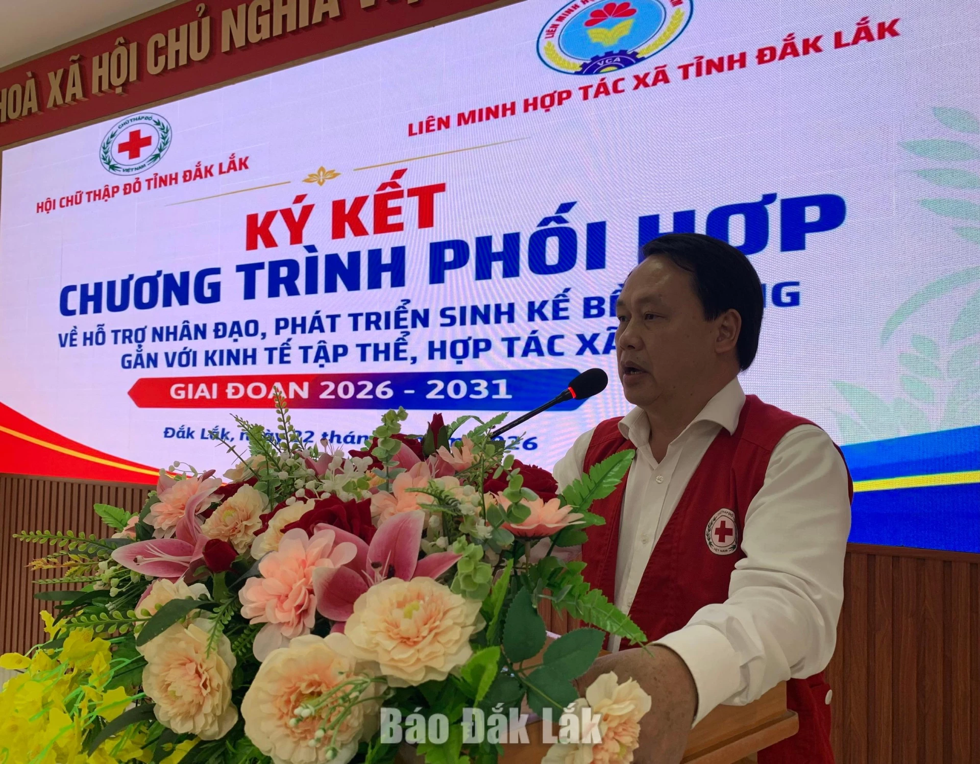 Chủ tịch Hội Chữ thập đỏ tỉnh Nguyễn Đình Nam phát biểu tại buổi lễ.