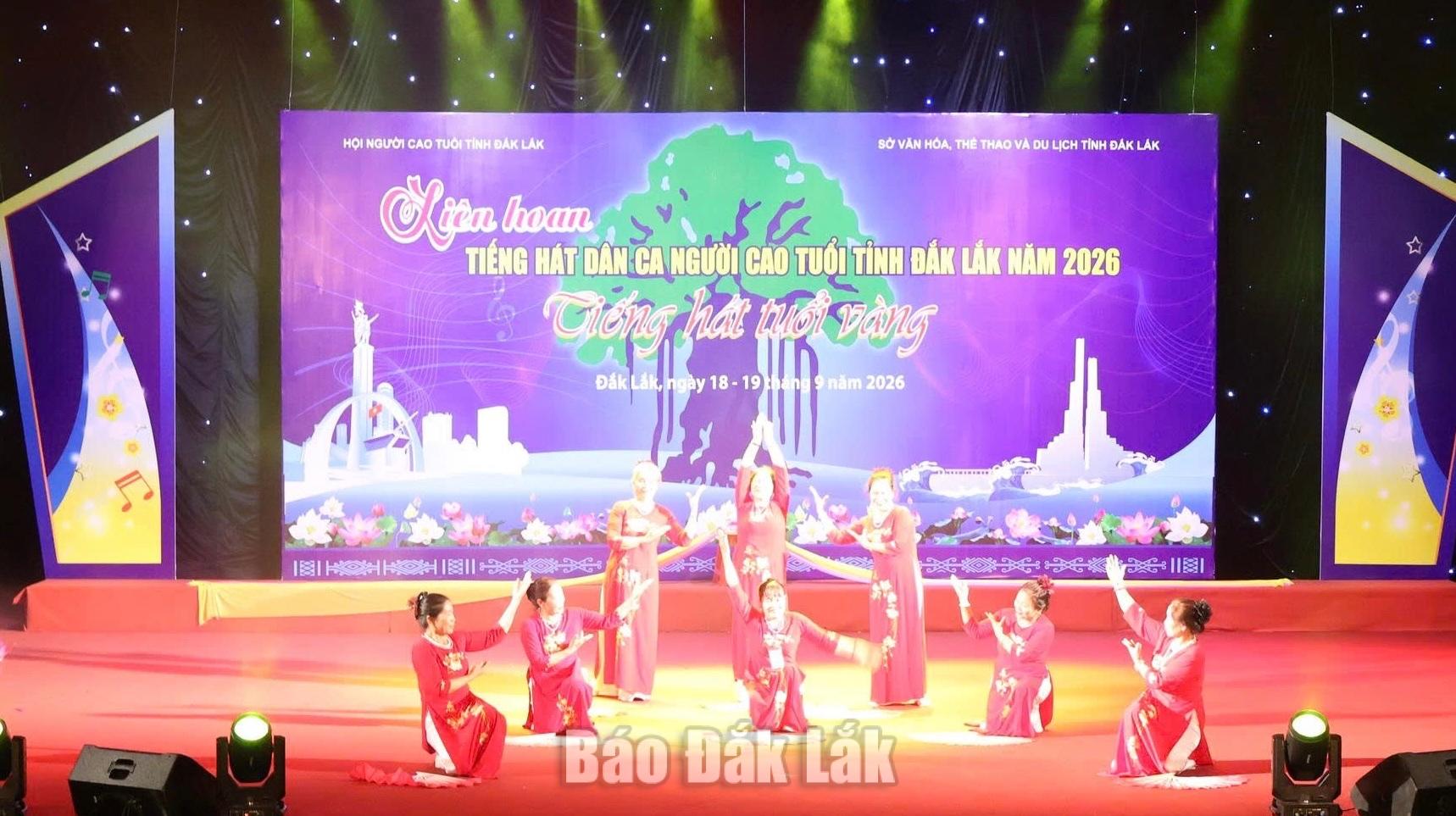 Tiết mục biểu diễn mở màn liên hoan.