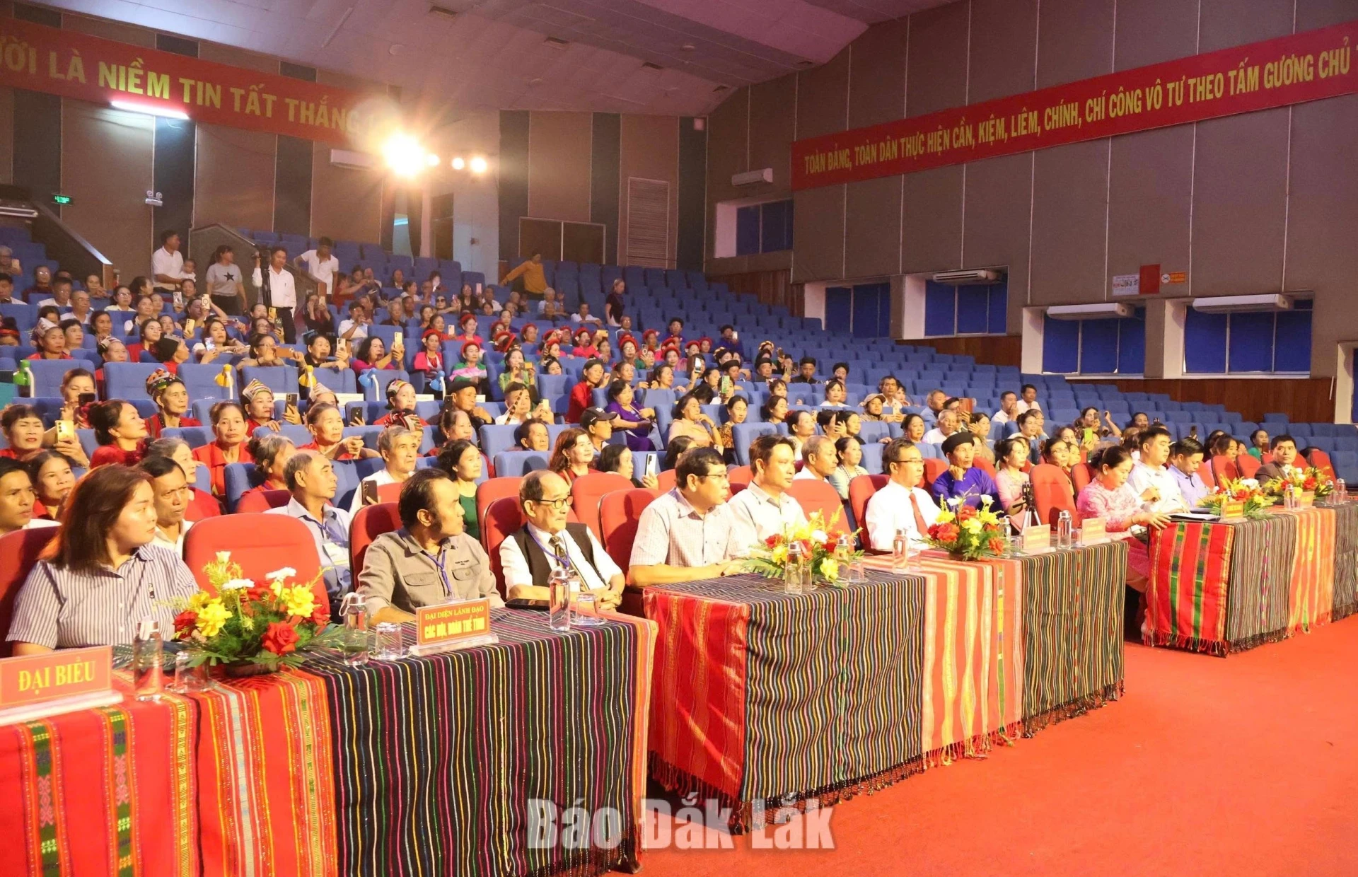 Các đại biểu tham dự liên hoan tiếng hát người cao tuổi tỉnh.