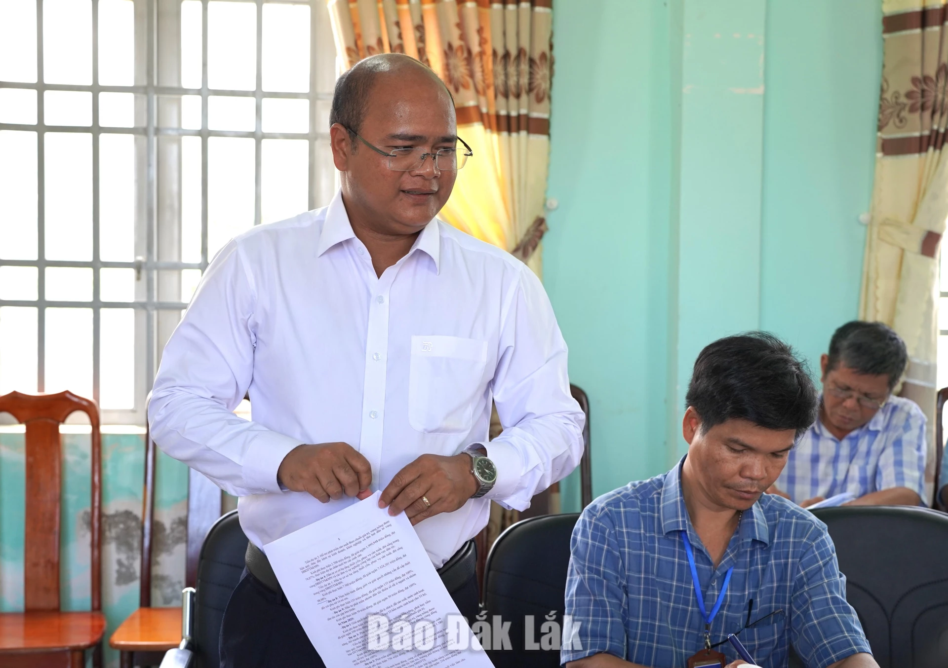 Bí thư Đảng ủy, Chủ tịch HĐND xã Cư Prao Y Lốp Niê làm rõ thêm một số nội dung liên quan.