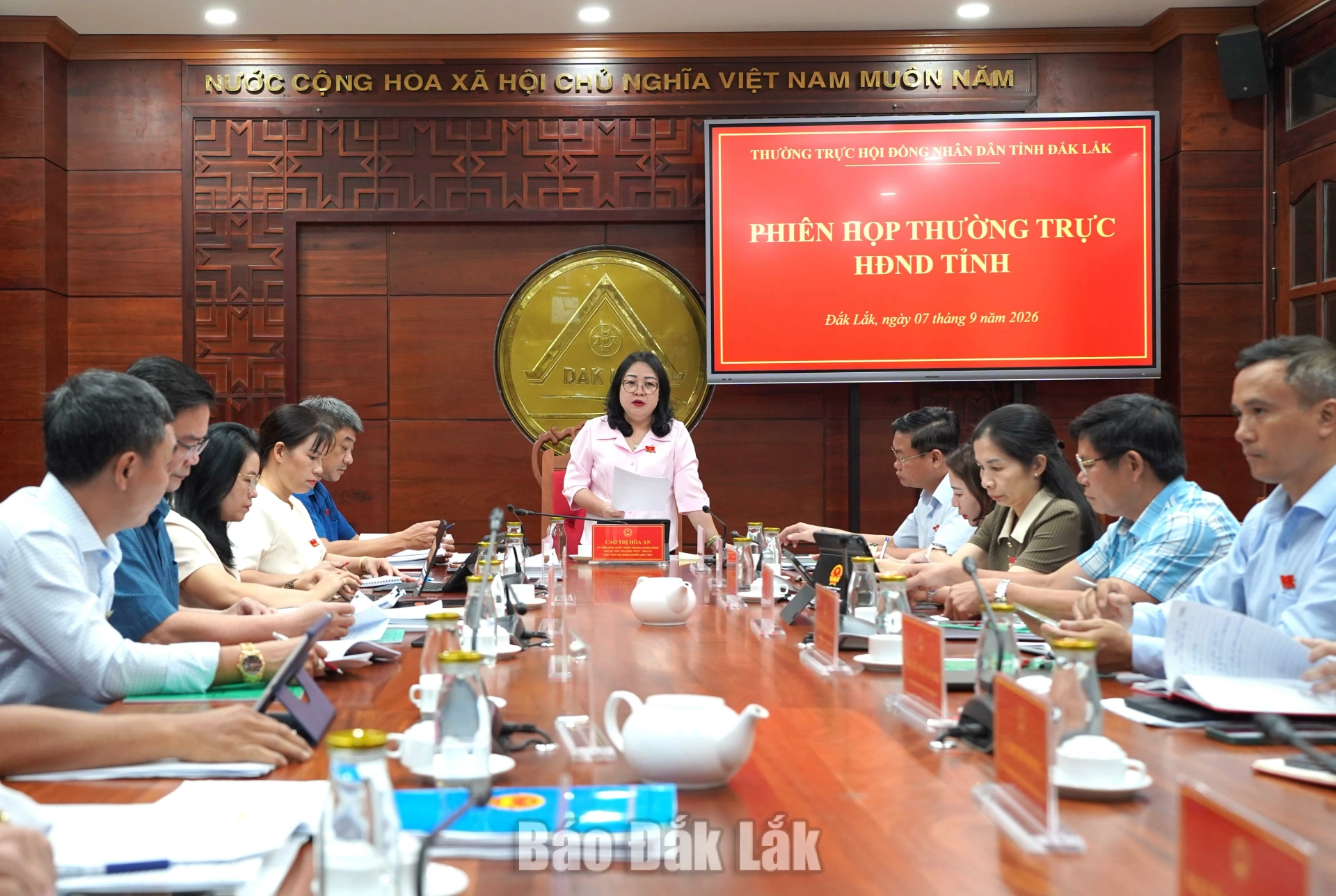 Đồng chí Cao Thị Hòa An, Ủy viên Trung ương Đảng, Phó Bí thư Thường trực Tỉnh ủy, Chủ tịch HĐND tỉnh chủ trì phiên họp.
