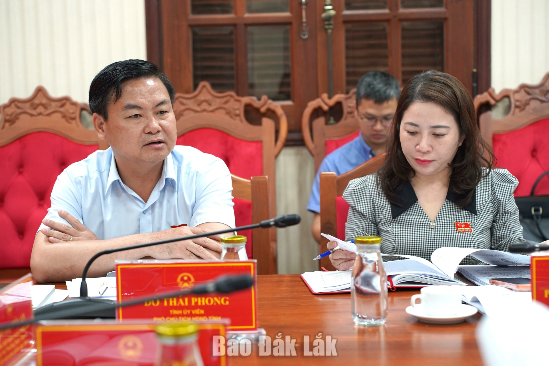 Đồng chí Đỗ Thái Phong, Phó Chủ tịch HĐND tỉnh phát biểu tại phiên họp.