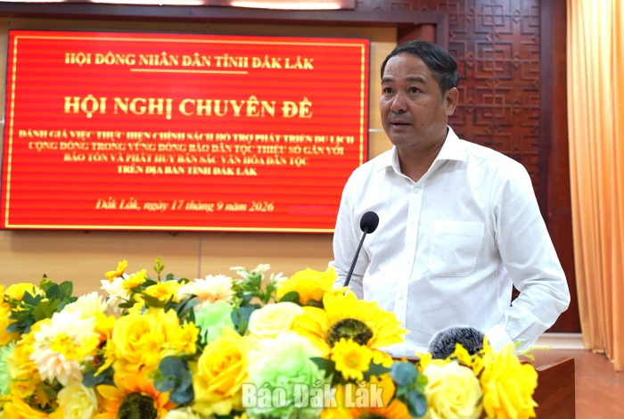 Phó Chủ tịch UBND tỉnh Y Nhuân Byă phát biểu tại hội nghị.
