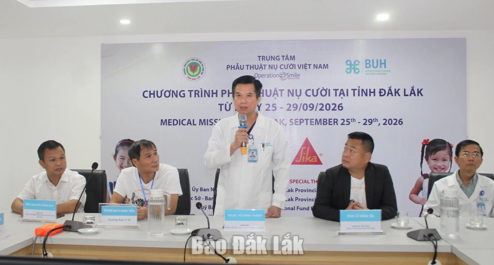 Bác sĩ CKII Võ Minh Thành, Giám đốc Bệnh viện Đại học Y dược Buôn Ma Thuột phát biểu tại chương trình khai mạc.