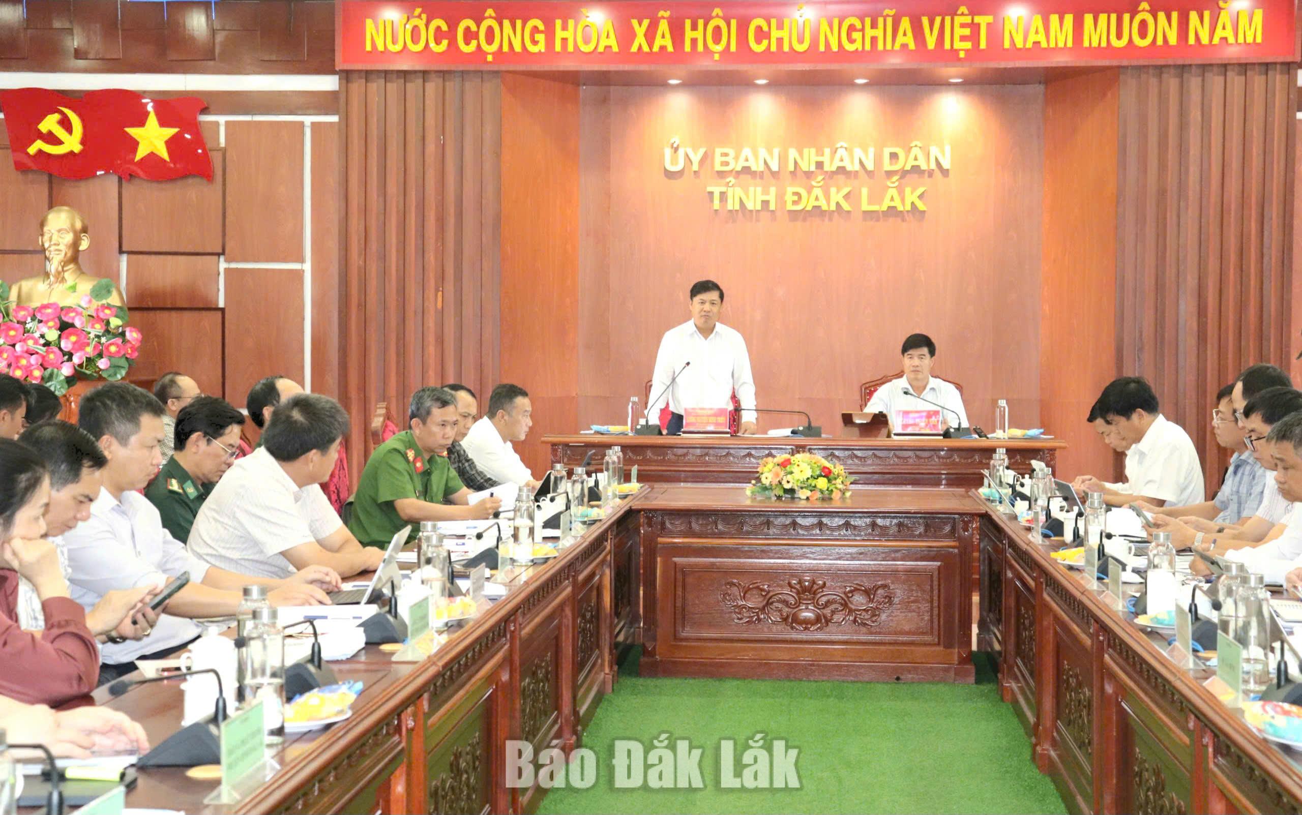đồng chí Lương Nguyễn Minh Triết, Ủy viên Ban chấp hành Trung ương Đảng, Bí thư Tỉnh ủy, Trưởng Đoàn ĐBQH tỉnh chỉ đạo tại hội nghị.