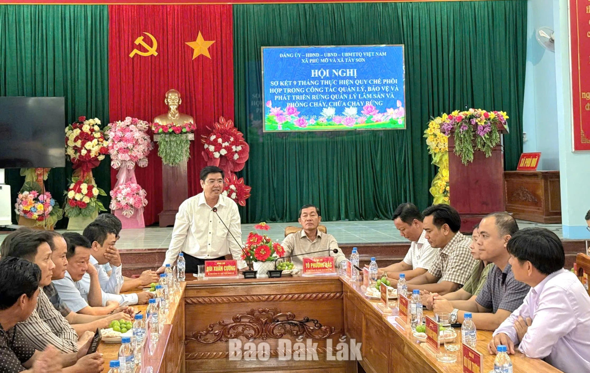 đồng chí Bùi Xuân Cường, Bí thư Đảng ủy, Chủ tịch HĐND xã Phú Mỡ phát biểu tại hội nghị.