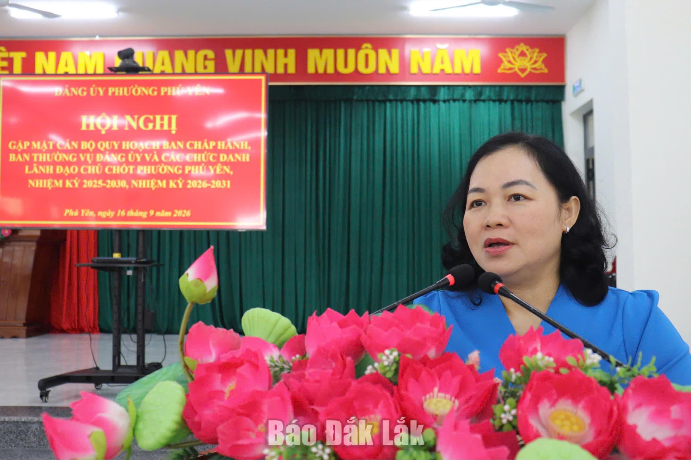 đồng chí Đào Bảo Minh, Ủy viên Ban Thường vụ Tỉnh ủy, Bí thư Đảng ủy phường Tuy Hòa, Tổ trưởng Tổ phụ trách địa bàn phường Phú Yên chỉ đạo tại hội nghị.