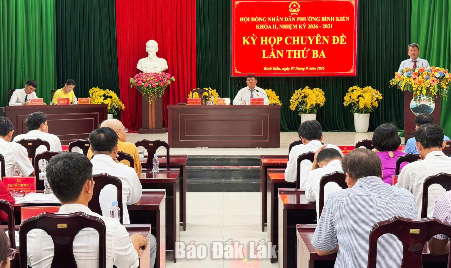 Quang cảnh kỳ họp.