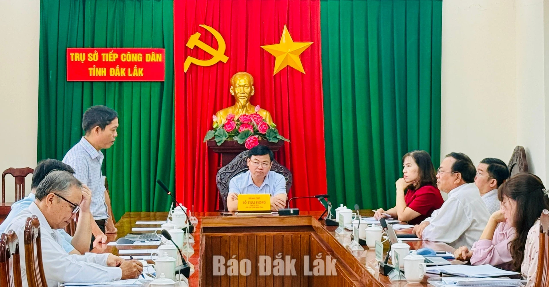 Quang cảnh buổi tiếp công dân.