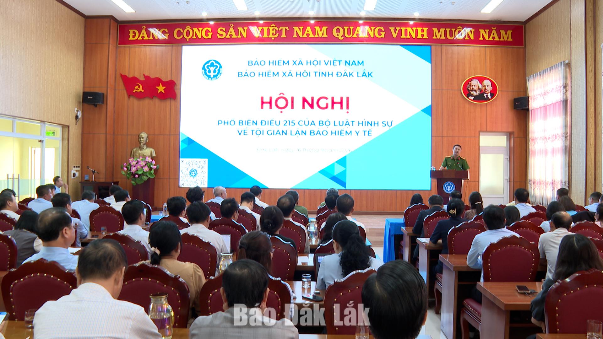 Quang cảnh Hộị nghị phổ biến các quy định của Bộ luật Hình sự về tội gian lận BHYT 