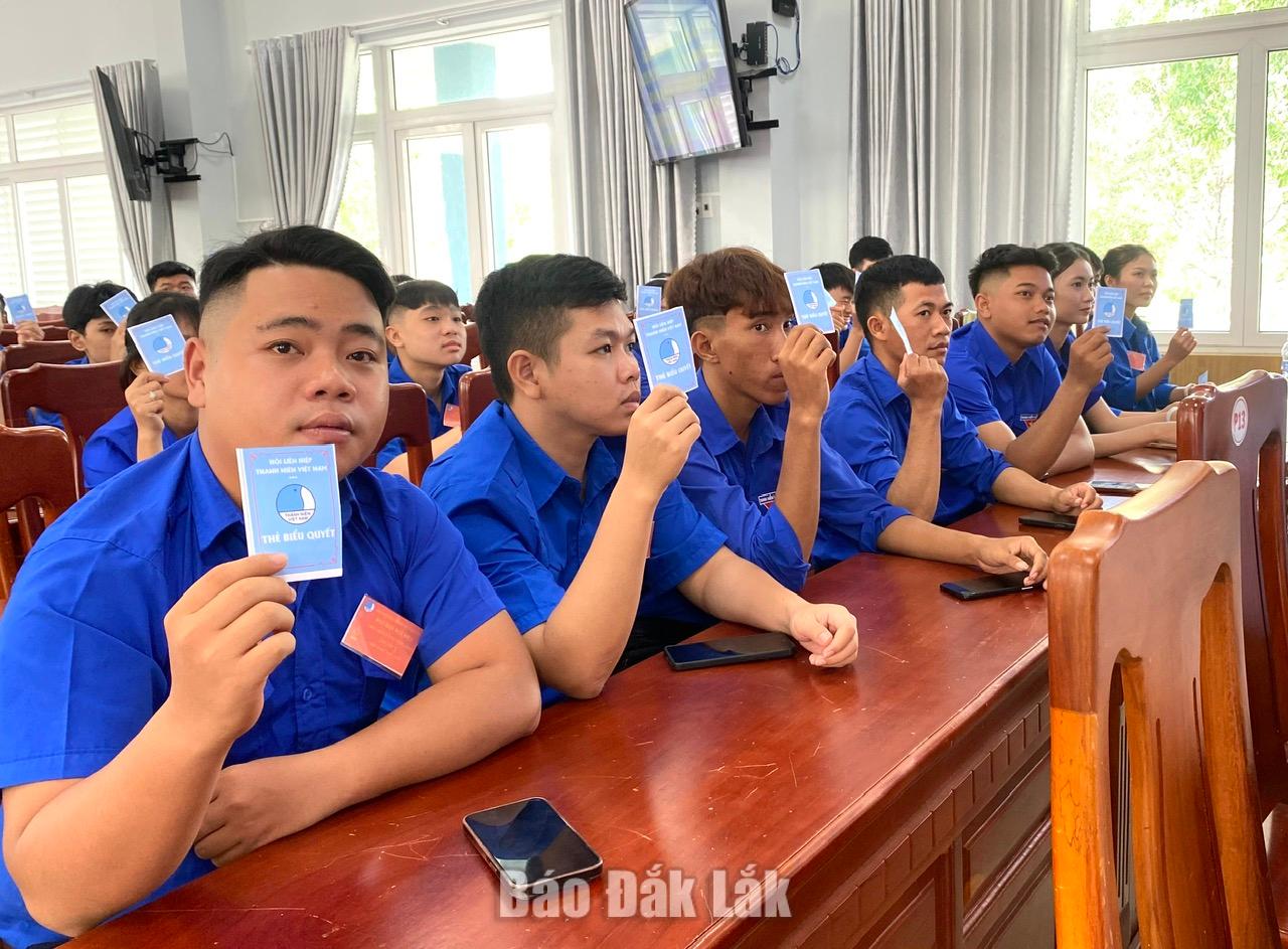 Thanh niên xã Sông Hinh quyết tâm thực hiện các mục điều đề ra ở nhiệm kỳ 2026 – 2029.