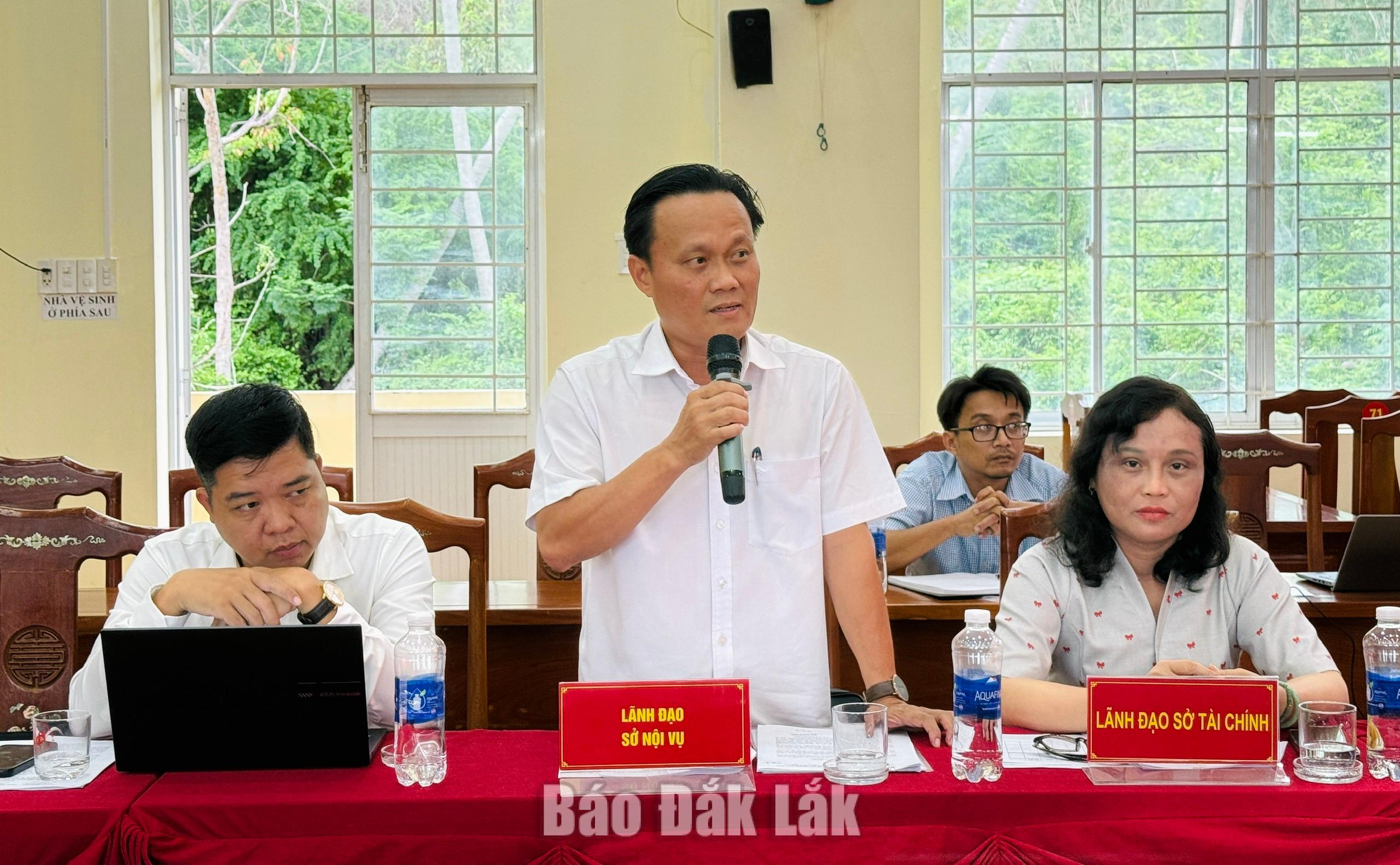 Phó Giám đốc Sở Nội vụ Vũ Lê Các thông tin một số nội dung địa phương còn quan tâm, có kiến nghị.
