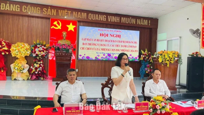 Tuy An Đông: Mỗi cán bộ, công chức phải luôn gần dân, bám sát cơ sở