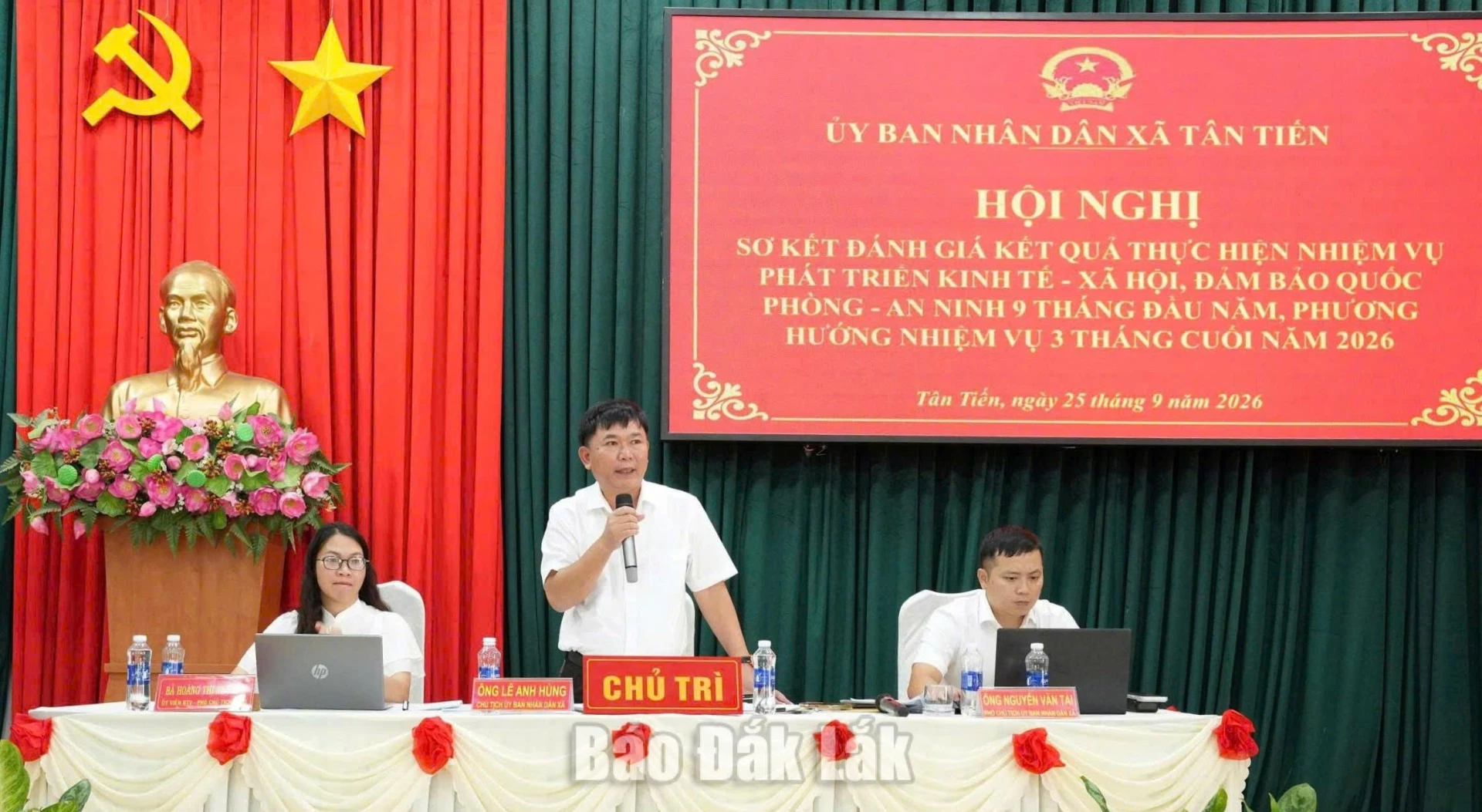 Phó Bí thư Đảng ủy, Chủ  tịch UBND xã Tân Tiến chù trì Hội nghị.