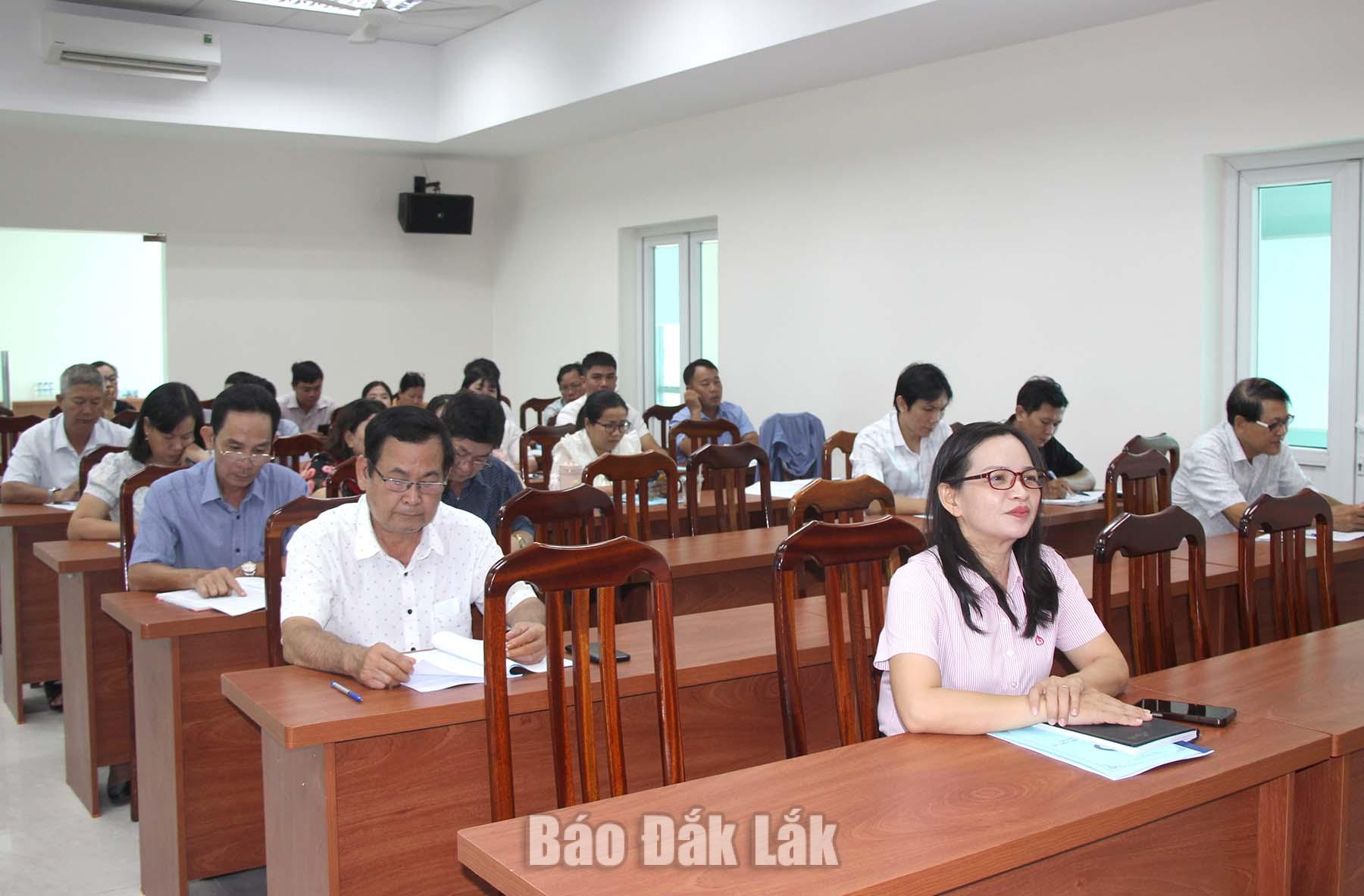 Các học viên tham gia lớp tập huấn.