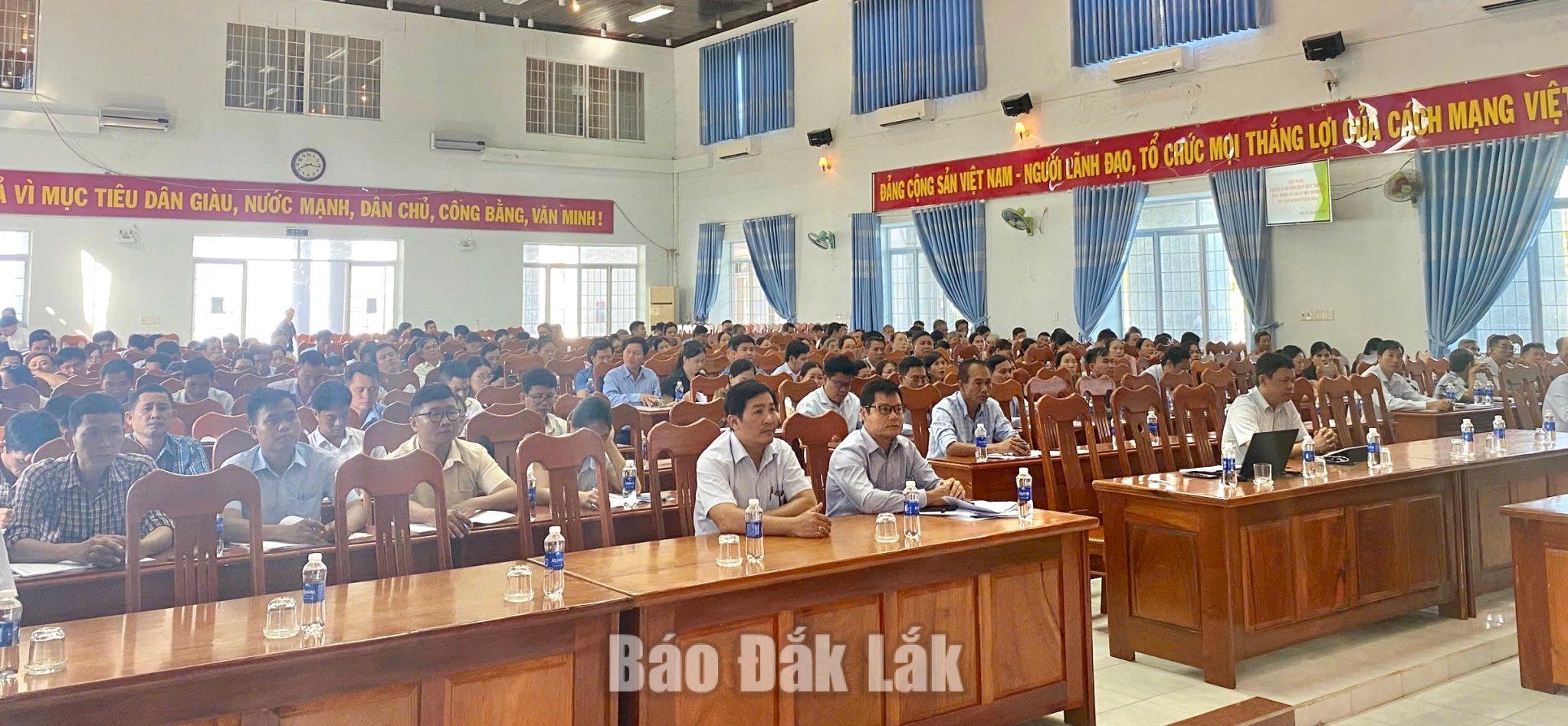Các đại biểu tham gia lớp tập huấn công tác rà soát hộ nghèo, hộ cận nghèo năm 2026.