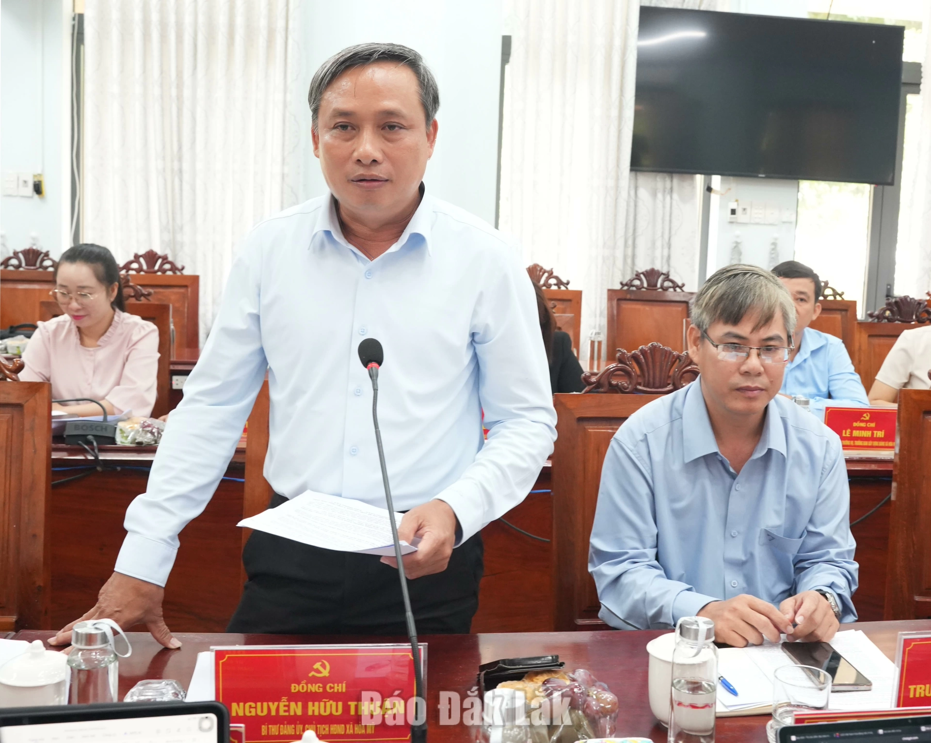 Bí thư Đảng ủy, Chủ tịch HĐND xã Hòa Mỹ Nguyễn Hữu Thuận phát biểu tại buổi làm việc.