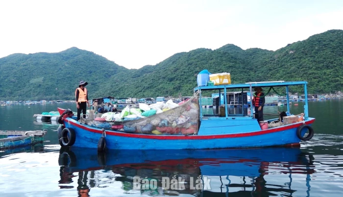 Người giữ lời hứa làm sạch biển