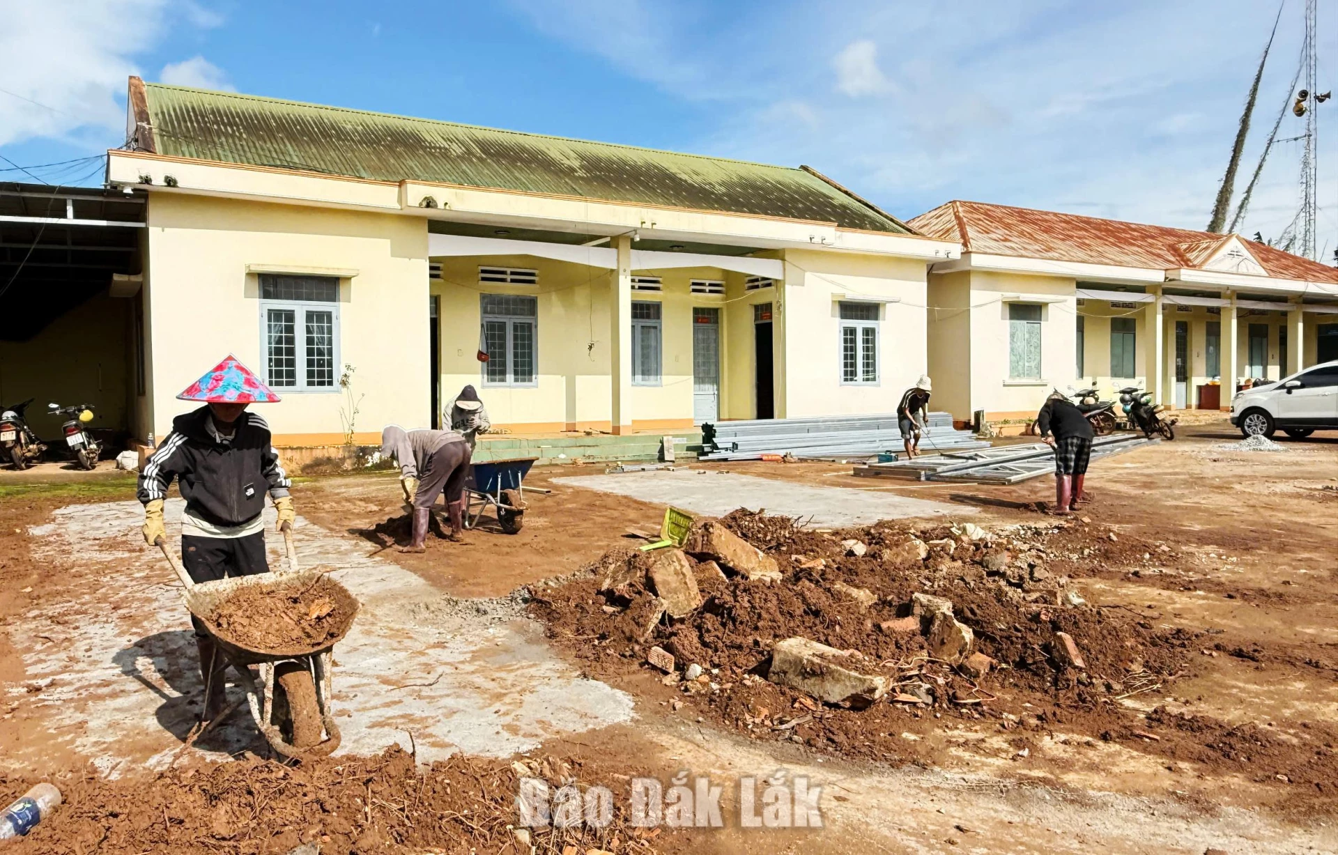Một trụ sở cũ của xã Krông Năng đã được cho thuê, được sửa chữa lại để phục vụ  phát triển kinh tế.