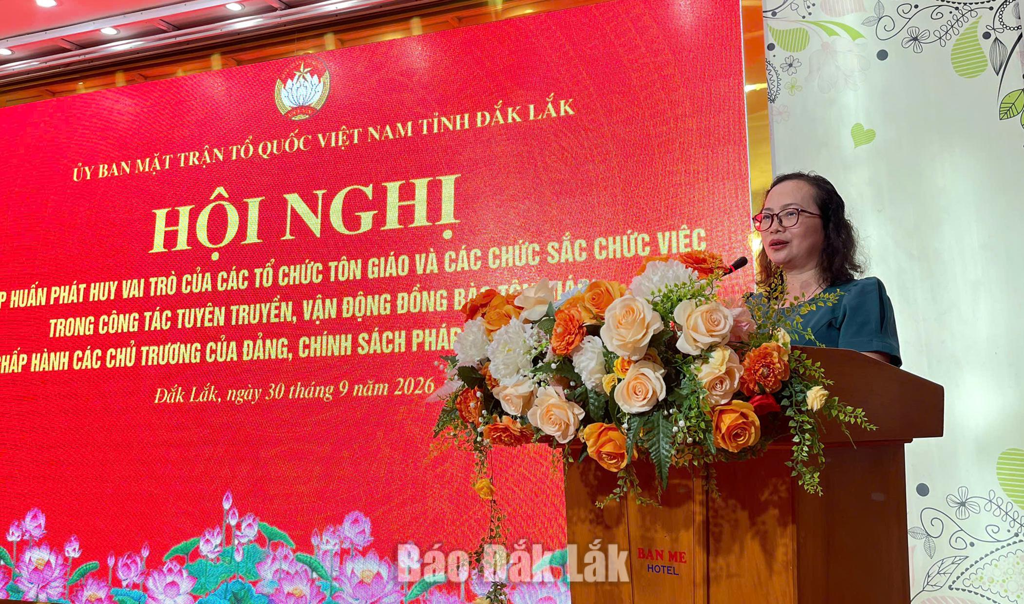 Phó Chủ tịch Ủy ban MTTQ Việt Nam tỉnh Đắk Lắk phát biểu khai mạc hội nghị tập huấn.