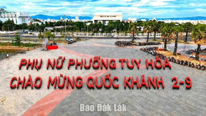 Hơn 9.000 hội viên phụ nữ đồng diễn dân vũ chào mừng Quốc khánh
