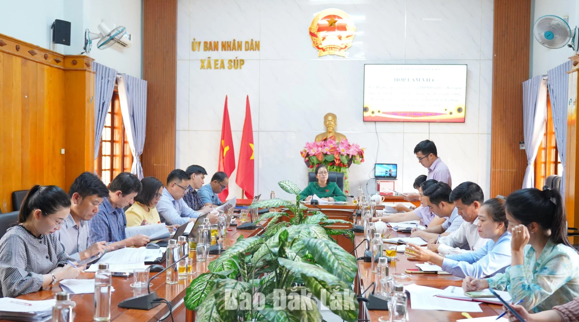 Quang cảnh buổi làm việc.