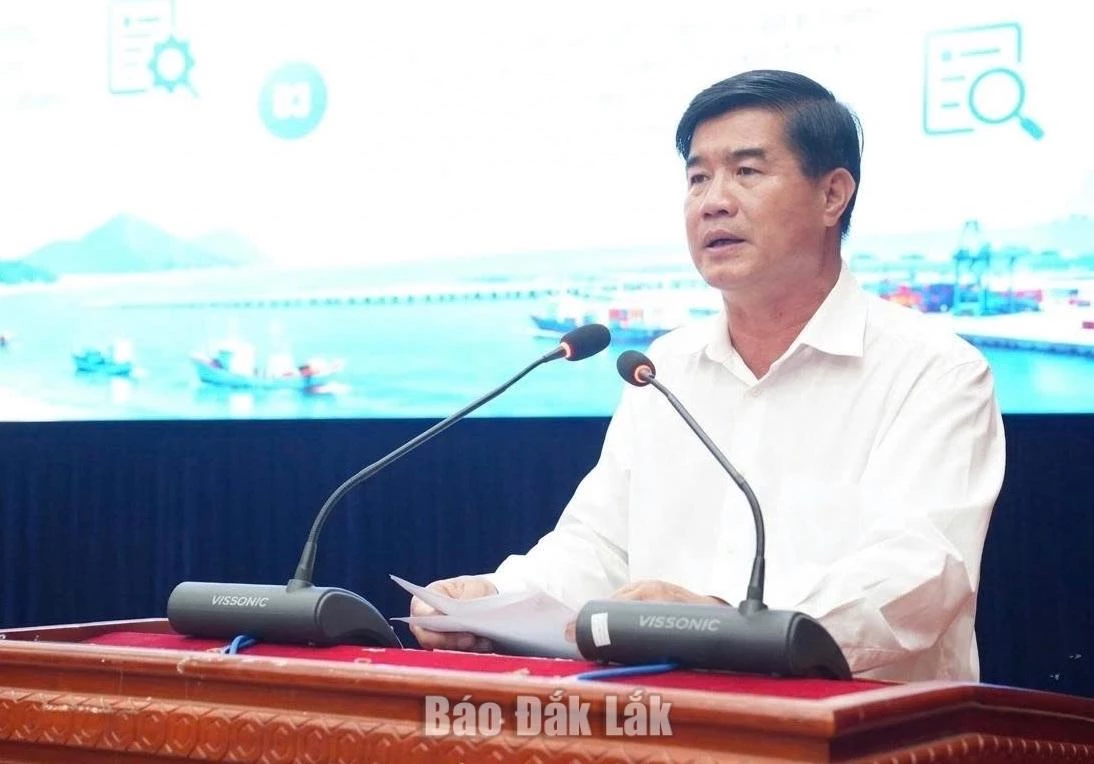 Phó Chủ tịch UBND tỉnh Nguyễn Thiên Văn truyền đạt 