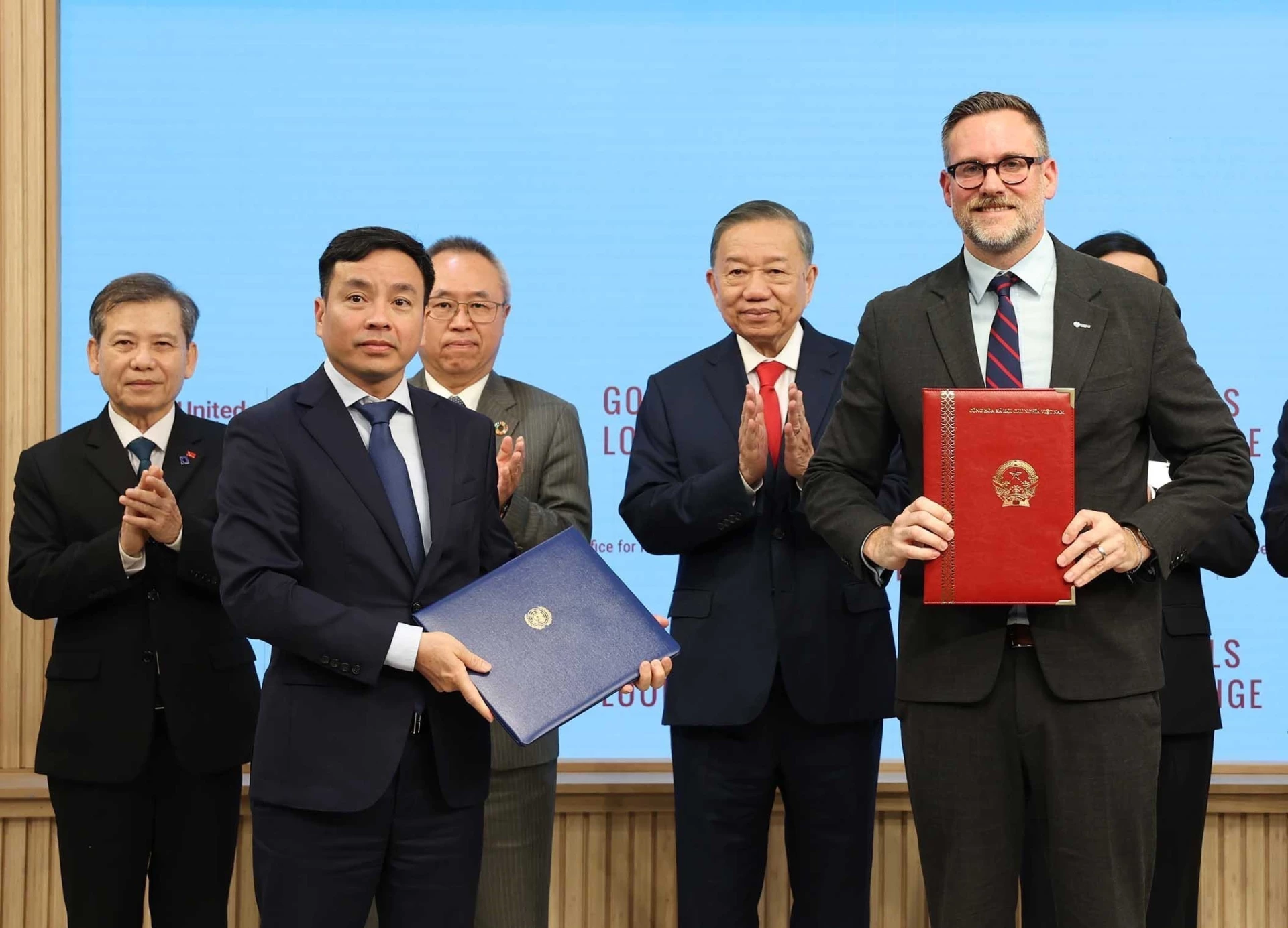 Tổng Bí thư, Chủ tịch nước Tô Lâm chứng kiến lễ trao văn kiện, thoả thuận hợp tác với các cơ quan của Liên hợp quốc. Ảnh: Thống Nhất – TTXVN