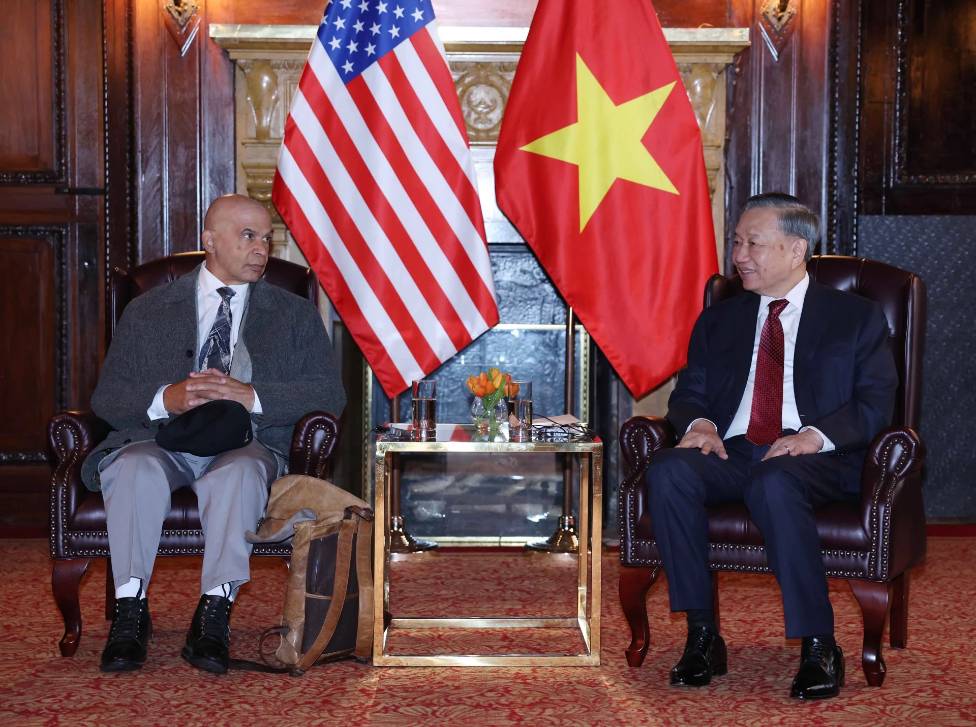 Tổng Bí thư, Chủ tịch nước Tô Lâm tiếp Đồng Chủ tịch Đảng Cộng sản Hoa Kỳ Joe Sims. Ảnh: Thống Nhất – TTXVN