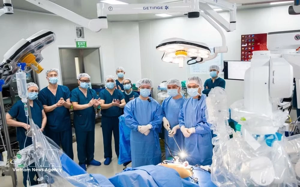 On August 3, 2026, the Vinmec Health System announced the successful operation of Viet Nams first two-way remote robotic surgery network (Photo: VNA)