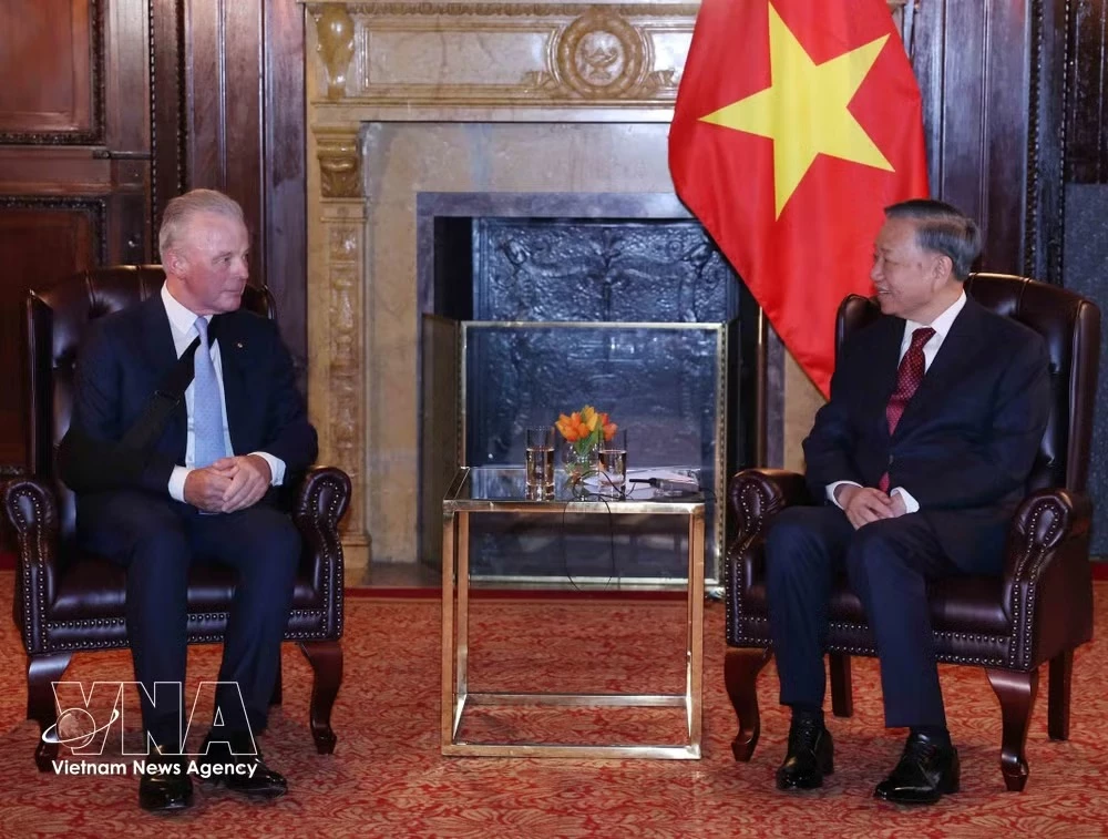 General Secretary of the CPV Central Committee and President To Lam (right) meets with Brendan Nelson, President of Boeing Global and Senior Vice President of Boeing, in New York on the afternoon of September 21 (local time). (Photo: VNA)
