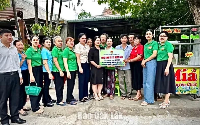 Hỗ trợ sinh kế cho hộ cận nghèo phường Bình Kiến