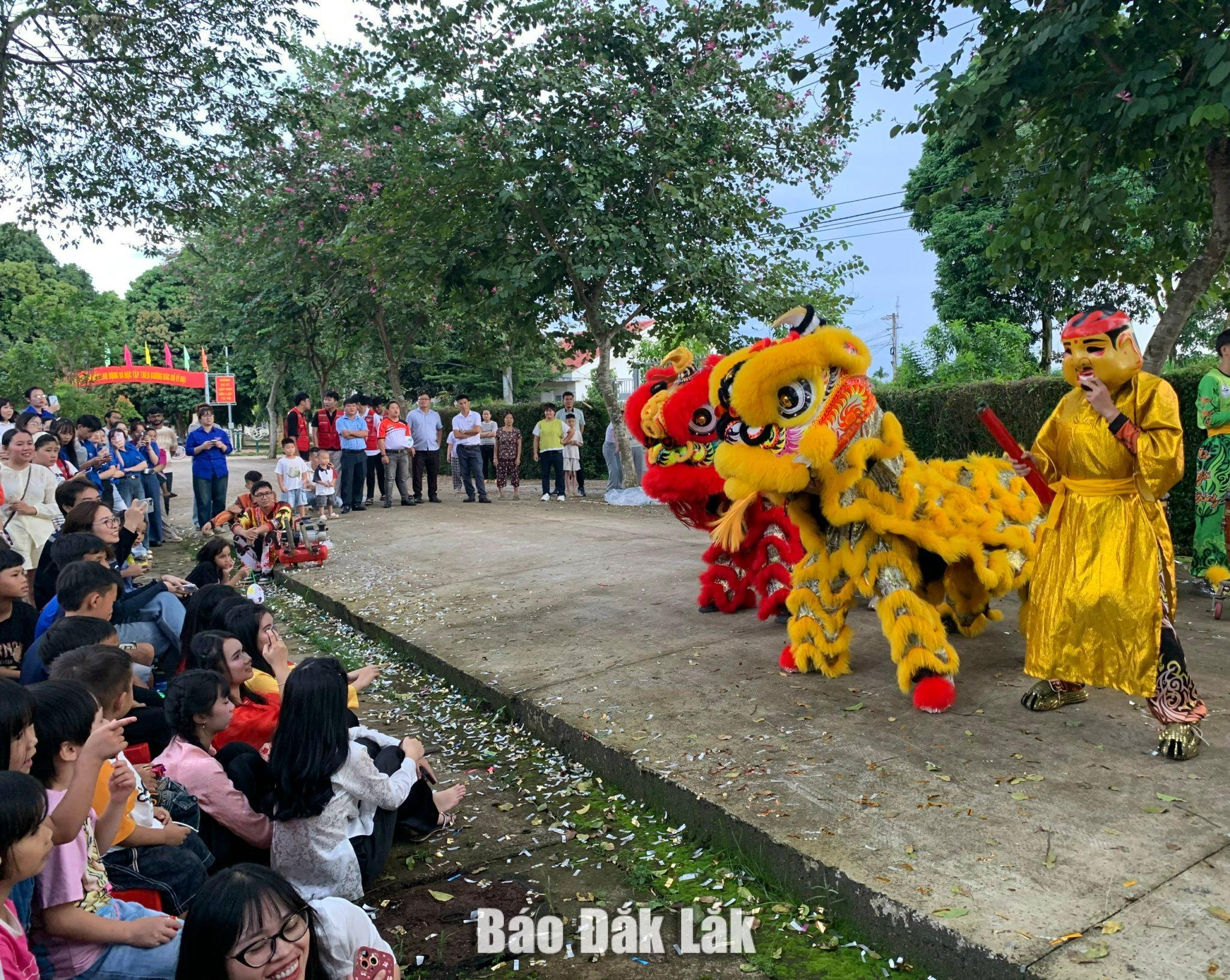Tết Trung thu là dịp mỗi em nhỏ đều có thêm cơ hội được vui chơi, chăm sóc, hòa nhập và cảm nhận trọn vẹn niềm vui của tuổi thơ.
