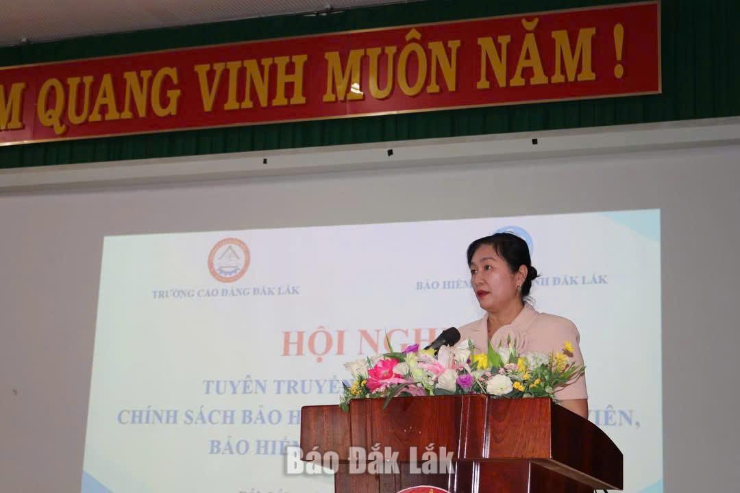 Phó Hiệu trưởng Trường Cao đẳng Đắk Lắk Trần Thị Minh Lý phát biểu tại hội nghị