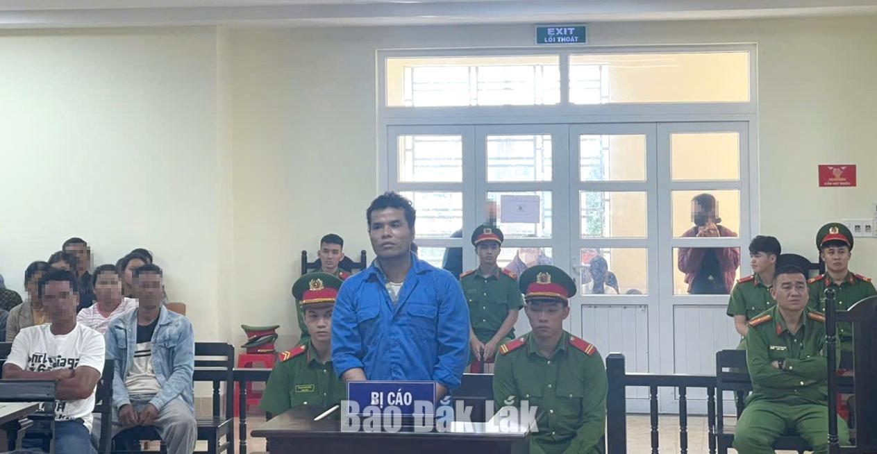 Bị cáo Y Liat Ênuôl tại phiên tòa sơ thẩm.