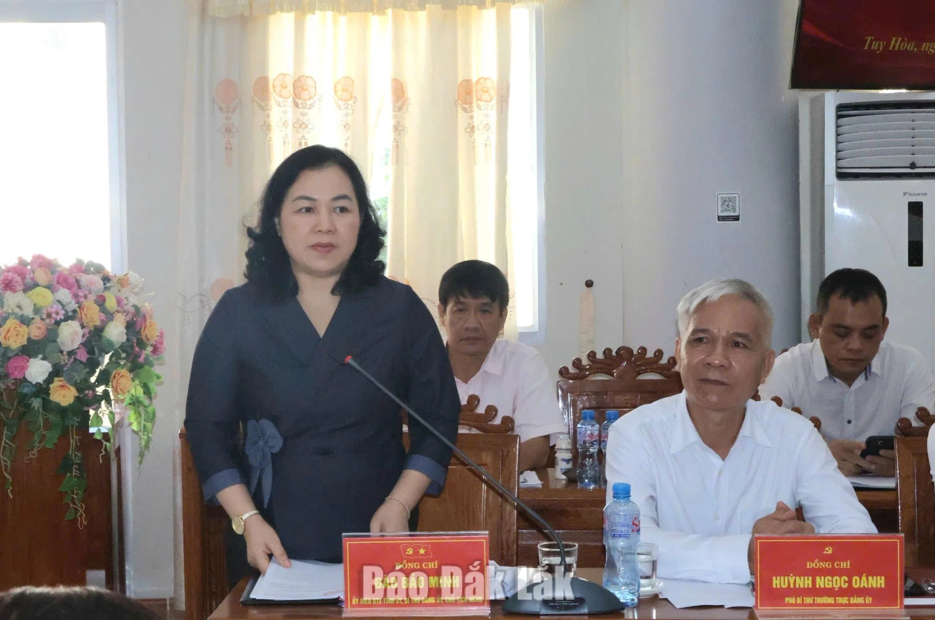 đồng chí Đào Bảo Minh, Ủy viên Ban Thường vụ Tỉnh ủy, Bí thư Đảng ủy, Chủ tịch HĐND phường Tuy Hòa trình bày các khó khăn vướng mắc và kiến nghị một số nội dung tại buổi làm việc.