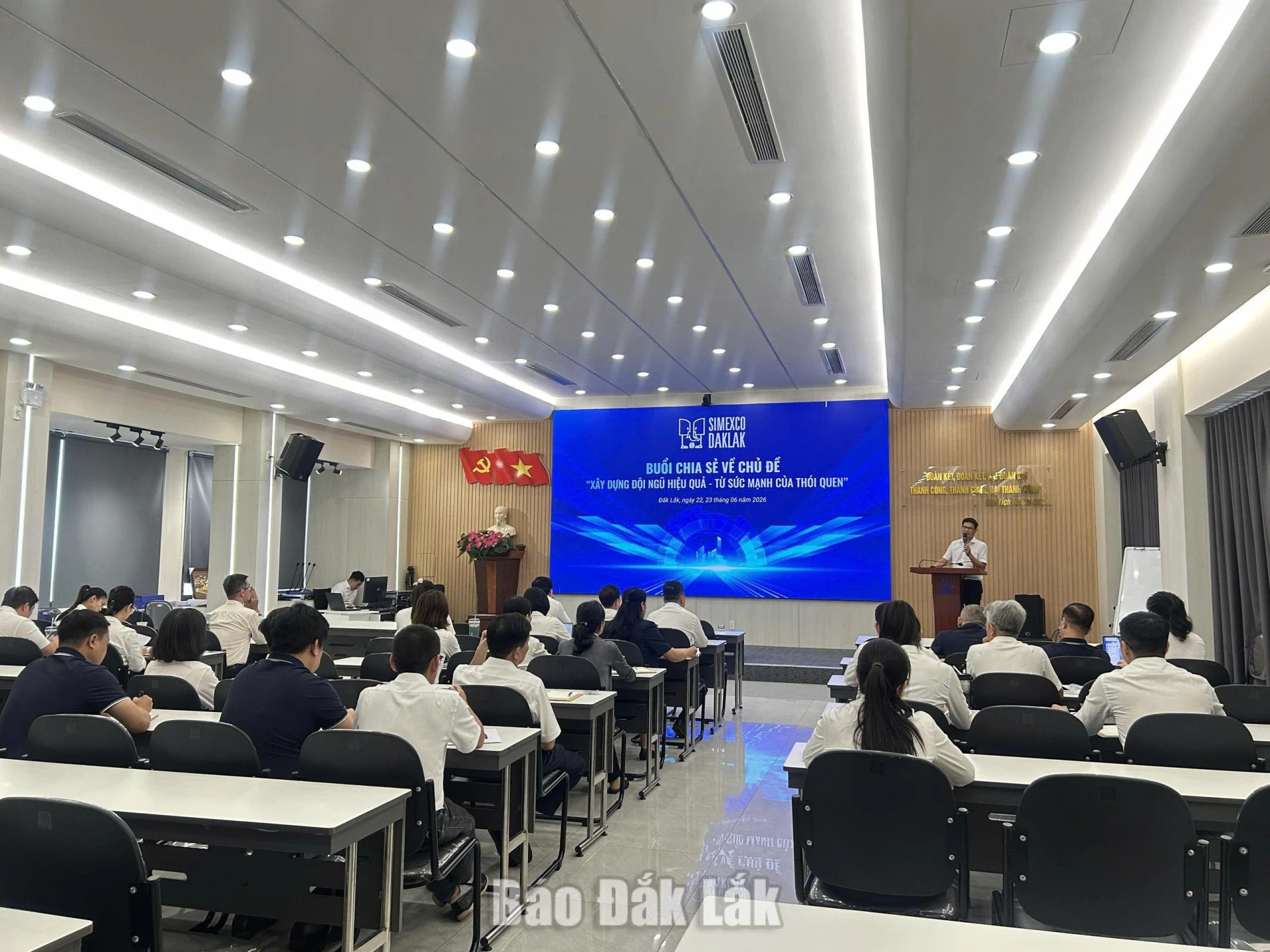Cán bộ, người lao động tham gia tập huấn, tự đào tạo tại Simexco Đắk Lắk.