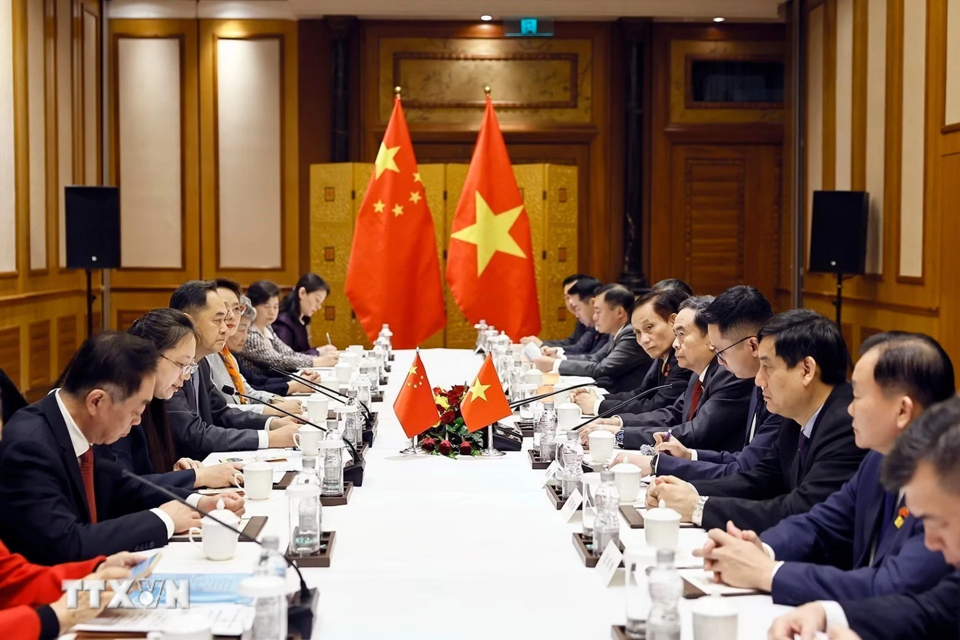 Chủ tịch Quốc hội Trần Thanh Mẫn tiếp các nhân sỹ hữu nghị Trung Quốc. Ảnh: TTXVN