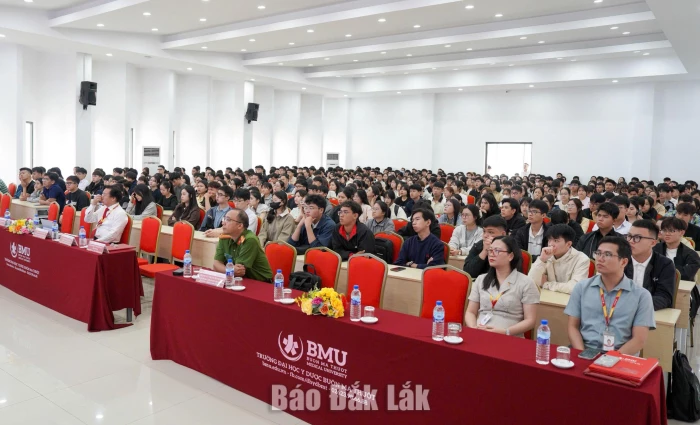 Trui rèn bản lĩnh chính trị cho nhà giáo và tân sinh viên